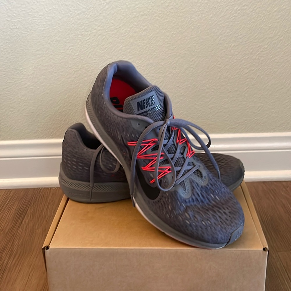 Nike Men’s Athletics Shoes! Like New!